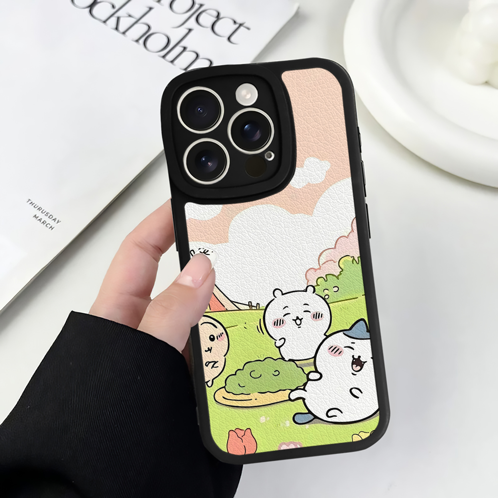 （画像用） ちいかわ Chii-kawa 【iPhone 16シリーズ対応】シリコンスマホケース（レザー調） 材質：シリコン